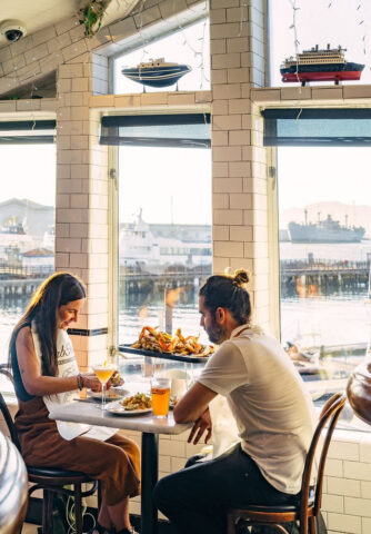 Couple eating at Crab House at Pier 39 for Valentine’s Day in San Francisco