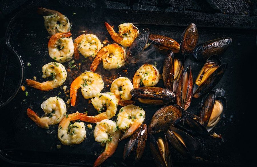 Cooked shrimp and mussels